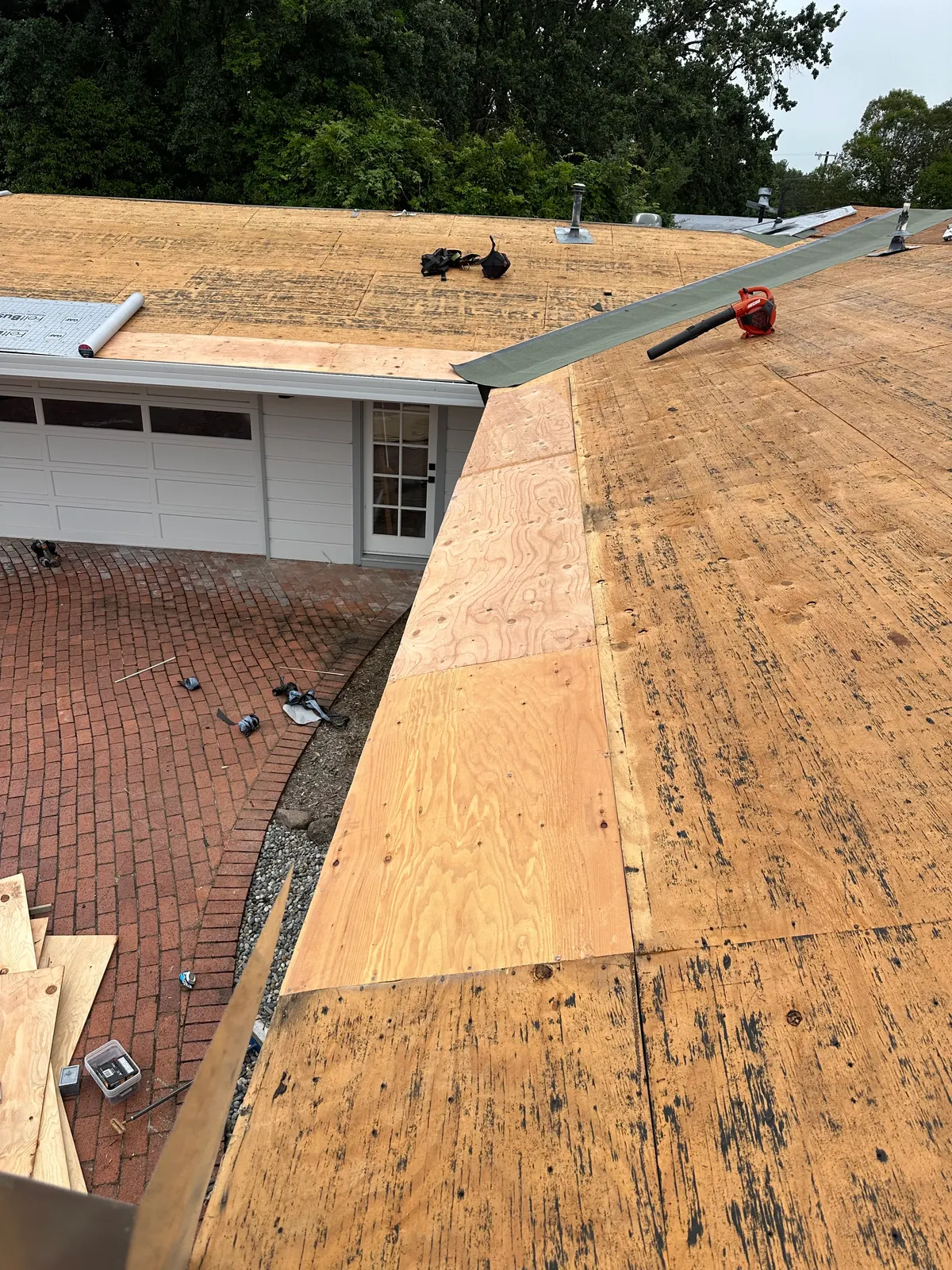 Garage roof deck replacement with new plywood panels