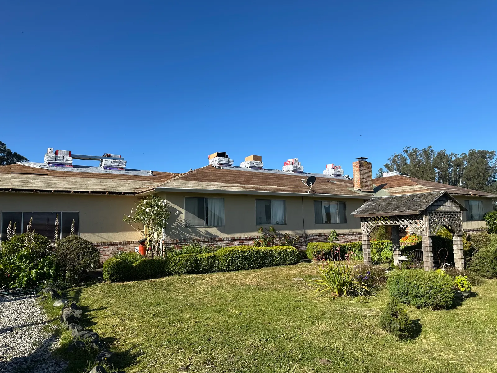 Sonoma County ranch home prepped for full roof replacement