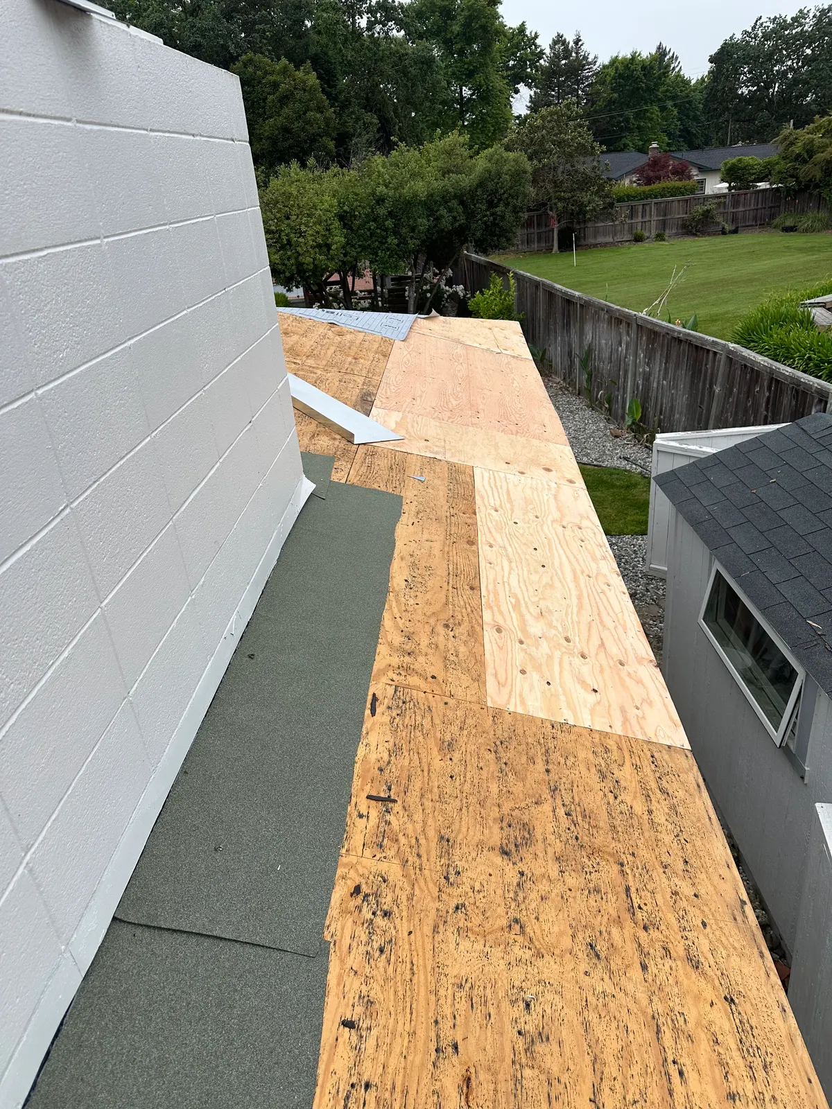 Roof deck replacement running alongside a parapet wall